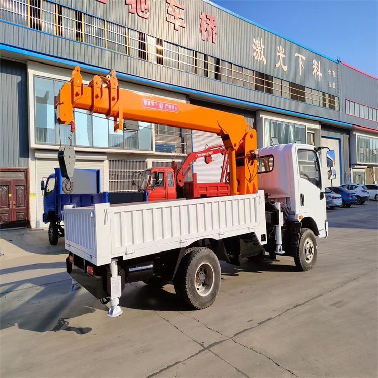 前郭尔罗斯蒙古族自治县三轮随车吊定制 农用改装机自备吊中瑞长期出售